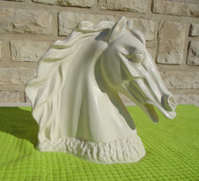 téte de cheval en platre peint 25cms x 25cms