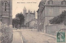 CPA 69 BULLY ENTREE DU VILLAGE