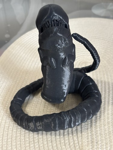 Aliens alien figurine - aliens,