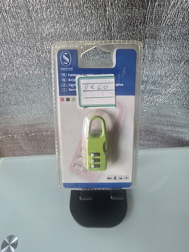 Cadenas code chiffres - À,