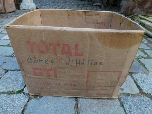 Carton ancien bidons - carton,
