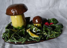 Barbotine Vintage , décor sous-bois , champignons , houx , limace , terre cuite