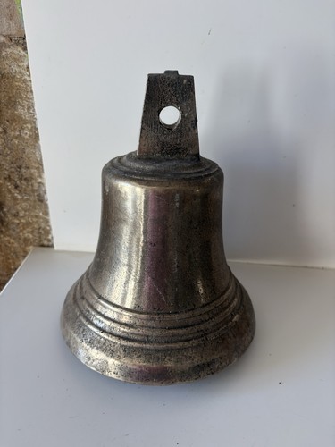 Très grosse cloche - grosse,