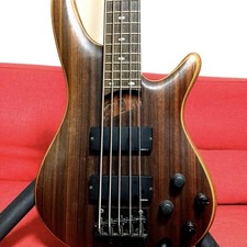 Guitare basse électrique