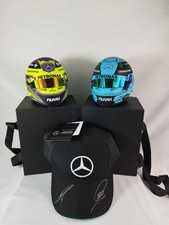 Lot spéciale Mercedes AMG formule 1 casque 1/2 vip + casquette signé Hamilton et