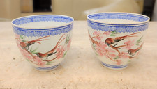 Paire de bols en porcelaine