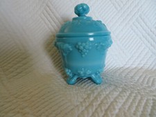 ancienne boite ou sucrier en