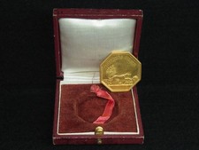 MEDAILLE DE VOEUX LES PLUS VIFS en BR. Doré 31mm Dans son écrin