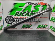 MINIJUPE SOUS PORTE LATÉRALE