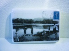 FEVE  CARTE POSTALE ANCIENNE UN DIMANCHE AU BORD DE L' EAU   RECTO/VERSO