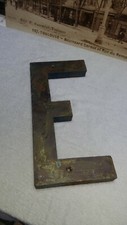  Lettre Industrielle 40 CM ,E ,LETTER  vintage FONTE ACIER ,FACTORY VINTAGE GARE