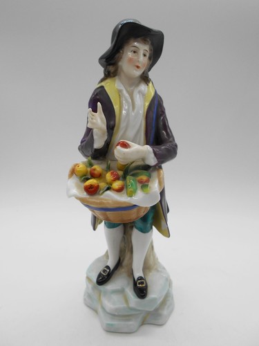 Tres belle figurine - belle, jeune