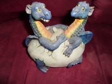 oeuf résine avec 2 bébé dragon