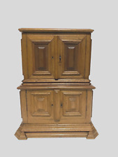 maitrise d'un meuble deux corps en chêne massif   . XX siècle .