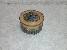 Ancienne boîte poudre - à,