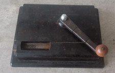 Tubeuse de table pour cigarette . la Française STELLA à Paris . bakélite vintage