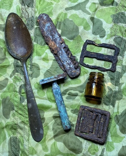 Lot reliques trous de - lot,