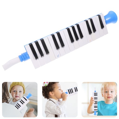 étudiant utilise melodica - Étudiant,