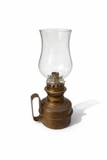 Lampe à pétrole ancienne