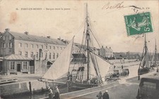 14 PORT-EN-BESSIN BARQUE DANS