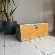 Malle en bois industriel