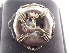 Broche ancienne en métal