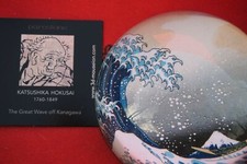 PHOK1 SULFURE PRESSE PAPIER  HOKUSAI LA GRANDE VAGUE DE KANAGAWA MONT FUJI 1829