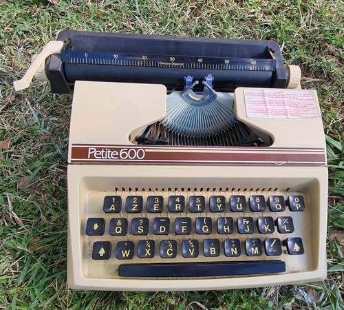 Ancienne machine ecrire - ancienne,