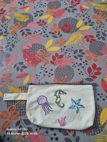 Broderie dart