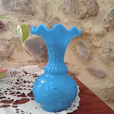 PETIT VASE ANCIEN EN OPALINE