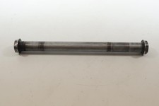 Axe de roue arrière DUCATI 696 MONSTER 2008 à 2014