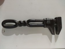 Clé à molette-marteau