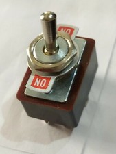 INTERRUPTEUR INVERSEUR A LEVIER - 2 POSITIONS -  2 CIRCUITS  3A-250V E11/33/3