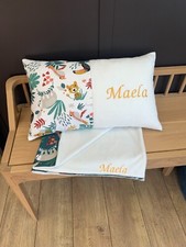 Coussin personnalisé avec une broderie (Naissance, Enfant, Adulte).