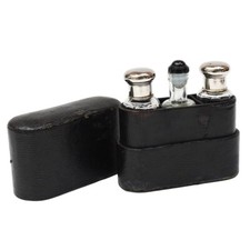 Écrin composé de 3 flacons anciens pharmaceutique collection voyage