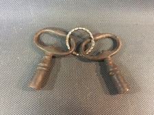 Lots de deux anciennes clés