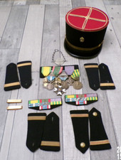 képi + placard  MÉDAILLES  adjudant chef  agrafes  TUNISIE -EXTREME ORIENT -ITA