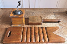 Lot accessoires de poupée / Moulin à café / Battoir à linge avec sa planche TBE