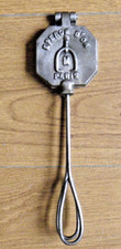 Ancien gaufrier moule à gaufre en fonte gravé Eperon d'or M Paris