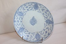 Plat porcelaine Chine Vietnam blanc bleu Huê, fleurs d'astrées, cachet cire