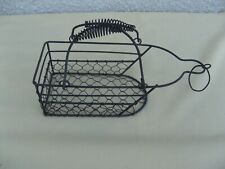 Ancien panier à bouteille en fil de fer tressé -  Décoration cuisine .