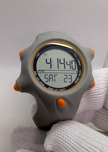 Mint authentic oakley watch - authentic, d2