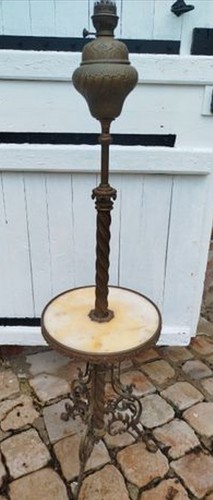 Lampadaire guéridon desserte