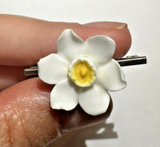 Vintage Main Peint OS Chine Jaune Blanc Jonquille Broche Fleur Angleterre