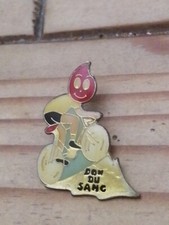 Pin's Pins Pin Enamel%  Associations Vélo Montagne "Don Du Sang"