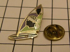 CORSE CORSICA V2 WINDSURF SURF WIND BOARD WINDSURFING vintage pin badge X9Z