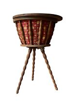 ANCIENNE TRAVAILLEUSE TRIPODE PANNIER A LAINE TRICOT