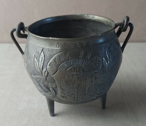Ancien pot cache - ancien, gravé