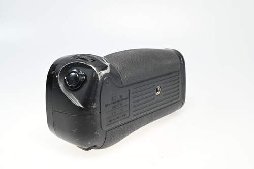 Genuine oem nikon d10 - mb-d10, multi