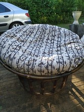  Fauteuil en forme de corbeille avec socle rond ("Papasan") en rotin Thaïlandais